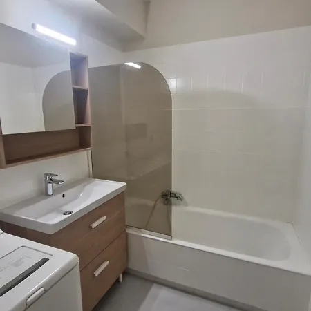 アパート Climatise Avec Parking Et Balcon, Proche A - Fr-1-780-5 *